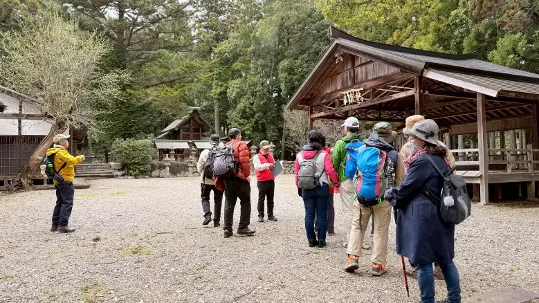 毎年6月に蛍能が演じられる阿紀神社 イメージ