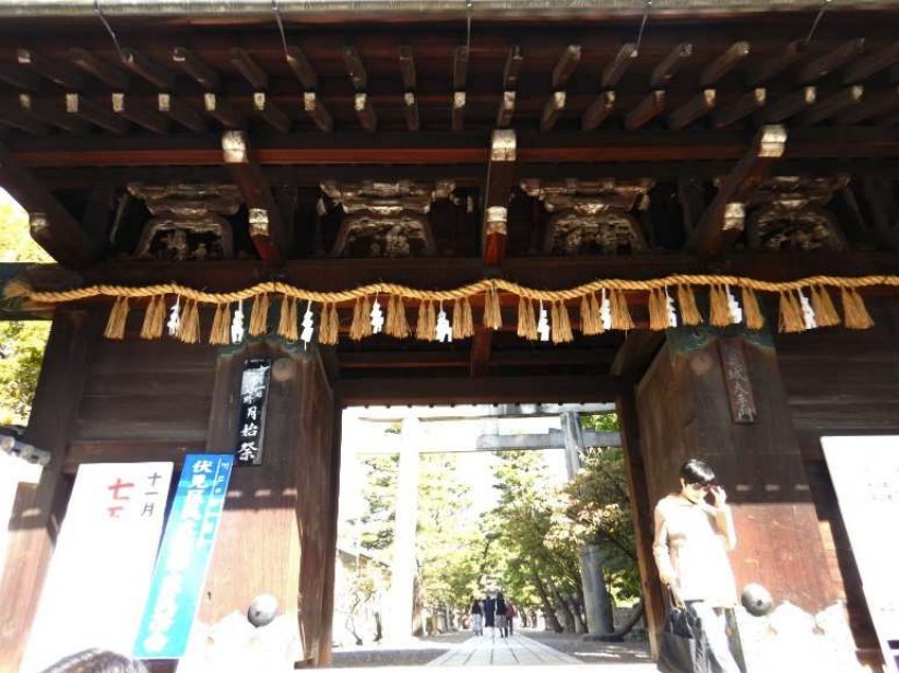 御香宮神社の山門は伏見城の遺構大手門です。 イメージ