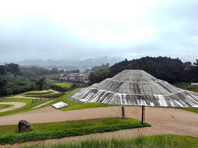 整備復元された牽午子塚古墳　明日香村を見下ろせます イメージ