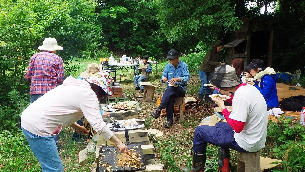 労働のあとの食事 イメージ
